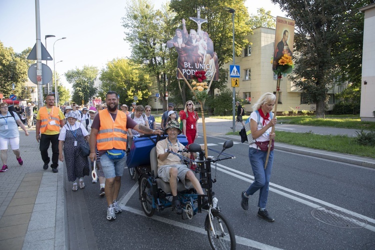 300 pielgrzymów na wózkach i ich opiekunów. 31. Pielgrzymka Osób Niepełnosprawnych