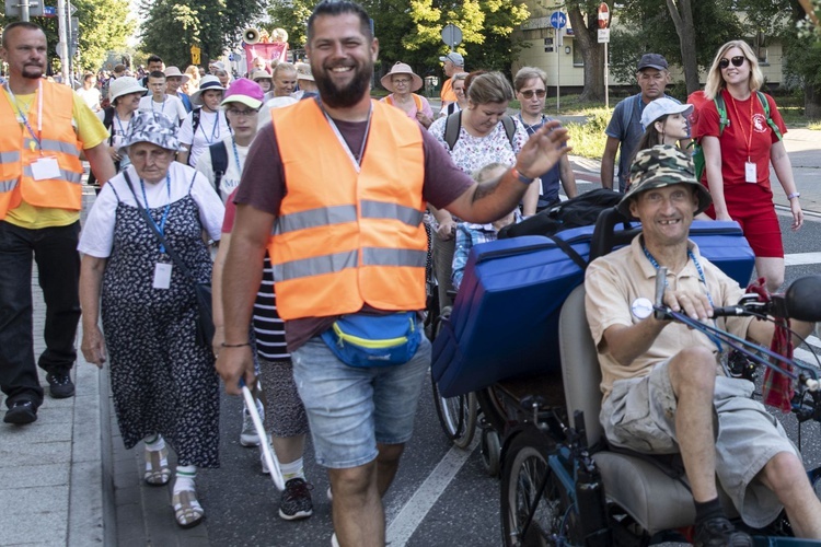 300 pielgrzymów na wózkach i ich opiekunów. 31. Pielgrzymka Osób Niepełnosprawnych