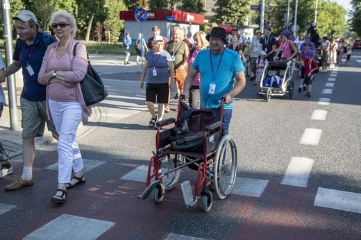 300 pielgrzymów na wózkach i ich opiekunów. 31. Pielgrzymka Osób Niepełnosprawnych