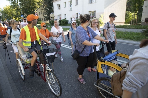 300 pielgrzymów na wózkach i ich opiekunów. 31. Pielgrzymka Osób Niepełnosprawnych