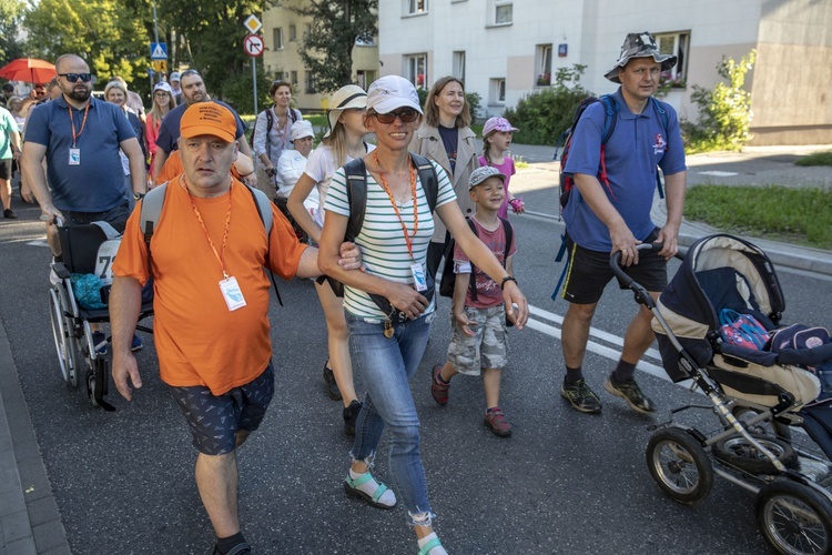 300 pielgrzymów na wózkach i ich opiekunów. 31. Pielgrzymka Osób Niepełnosprawnych