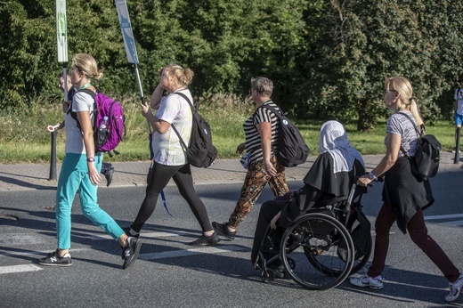 300 pielgrzymów na wózkach i ich opiekunów. 31. Pielgrzymka Osób Niepełnosprawnych