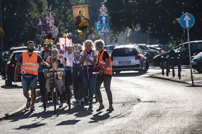 300 pielgrzymów na wózkach i ich opiekunów. 31. Pielgrzymka Osób Niepełnosprawnych