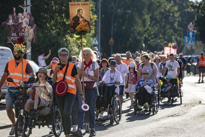 300 pielgrzymów na wózkach i ich opiekunów. 31. Pielgrzymka Osób Niepełnosprawnych