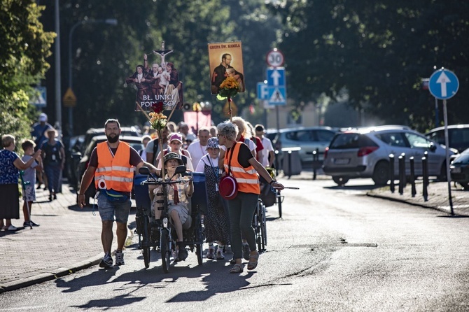 300 pielgrzymów na wózkach i ich opiekunów. 31. Pielgrzymka Osób Niepełnosprawnych