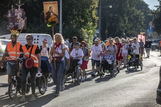 300 pielgrzymów na wózkach i ich opiekunów. 31. Pielgrzymka Osób Niepełnosprawnych