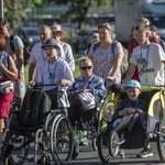 300 pielgrzymów na wózkach i ich opiekunów. 31. Pielgrzymka Osób Niepełnosprawnych