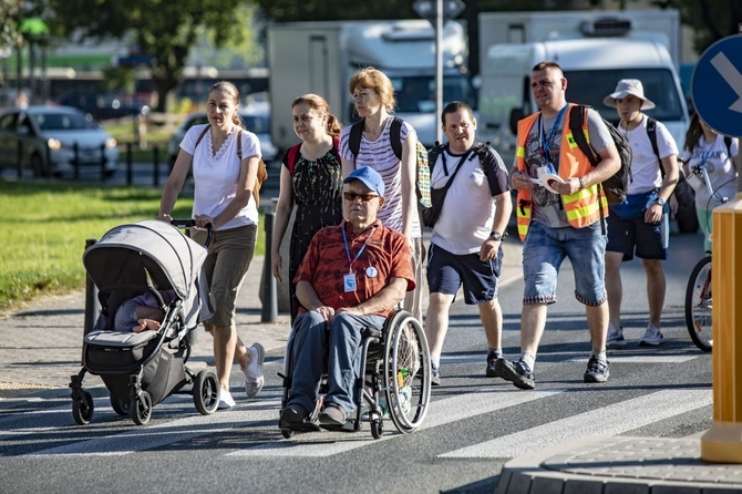 300 pielgrzymów na wózkach i ich opiekunów. 31. Pielgrzymka Osób Niepełnosprawnych