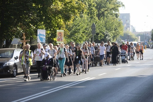 300 pielgrzymów na wózkach i ich opiekunów. 31. Pielgrzymka Osób Niepełnosprawnych