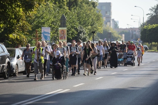 300 pielgrzymów na wózkach i ich opiekunów. 31. Pielgrzymka Osób Niepełnosprawnych