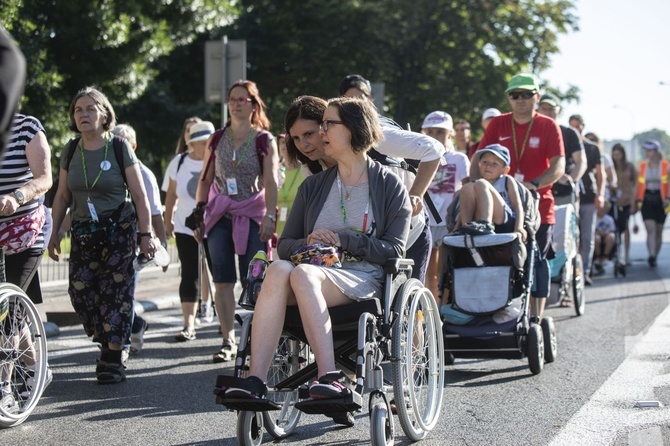 300 pielgrzymów na wózkach i ich opiekunów. 31. Pielgrzymka Osób Niepełnosprawnych