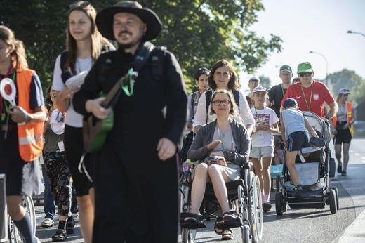 300 pielgrzymów na wózkach i ich opiekunów. 31. Pielgrzymka Osób Niepełnosprawnych