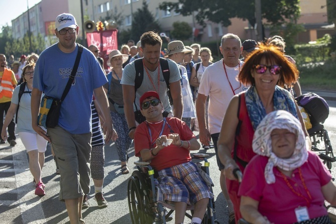 300 pielgrzymów na wózkach i ich opiekunów. 31. Pielgrzymka Osób Niepełnosprawnych