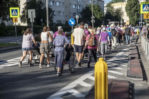 300 pielgrzymów na wózkach i ich opiekunów. 31. Pielgrzymka Osób Niepełnosprawnych