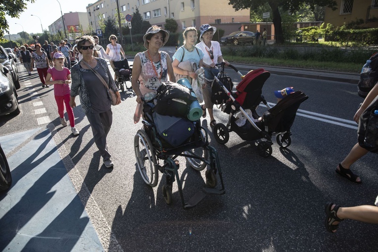 300 pielgrzymów na wózkach i ich opiekunów. 31. Pielgrzymka Osób Niepełnosprawnych