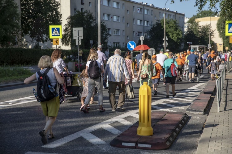 300 pielgrzymów na wózkach i ich opiekunów. 31. Pielgrzymka Osób Niepełnosprawnych