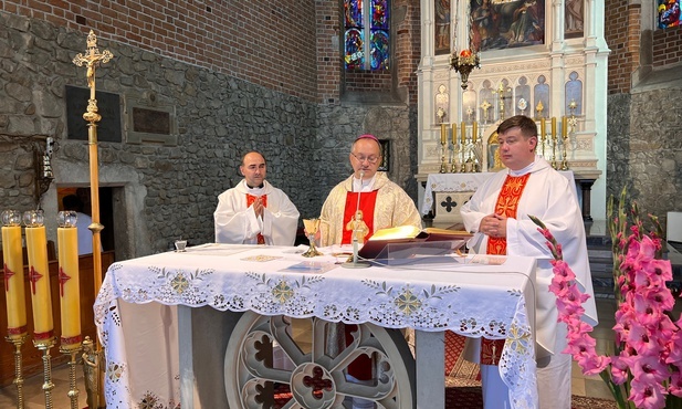 Bp Muskus: Krzyż jest znakiem zbawienia, a nie symbolem udanej fuzji gospodarczej
