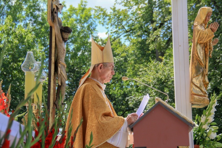 Abp Alfons Nossol kończy 90 lat życia