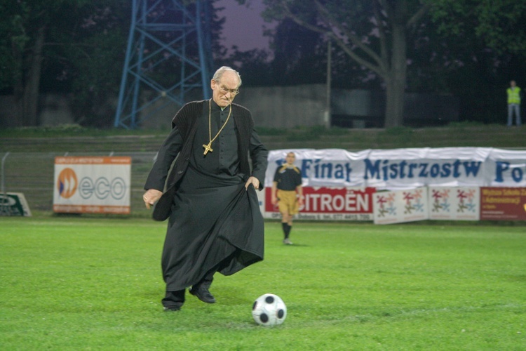 Abp Alfons Nossol kończy 90 lat życia