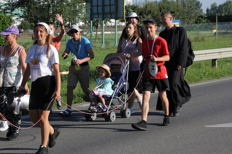 Fotorelacja z pielgrzymki - Dzień 2 - Kolumna stalowowolska