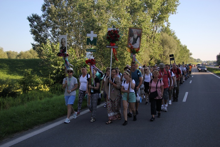 Fotorelacja z pielgrzymki - Dzień 2 - Kolumna stalowowolska