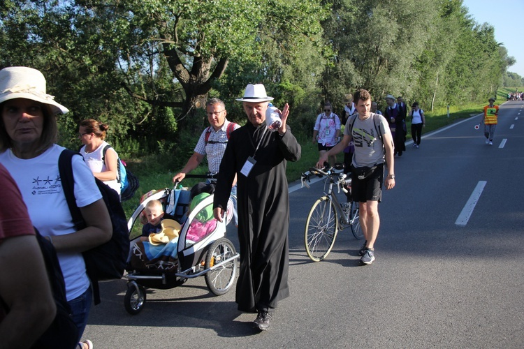 Fotorelacja z pielgrzymki - Dzień 2 - Kolumna stalowowolska