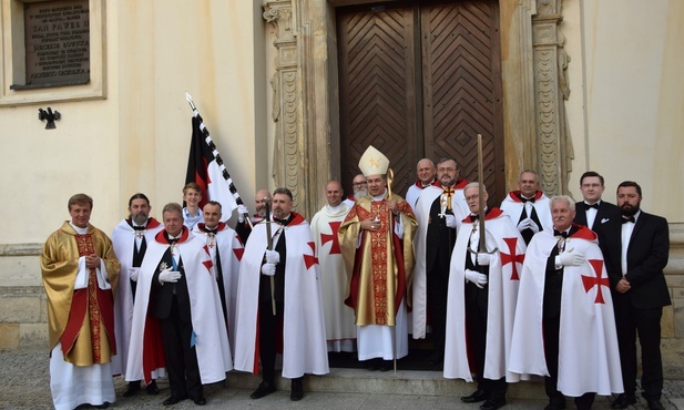 Grupa templariuszy przybyła do Łowicza, by uczcić ważną dla nich rocznicę.