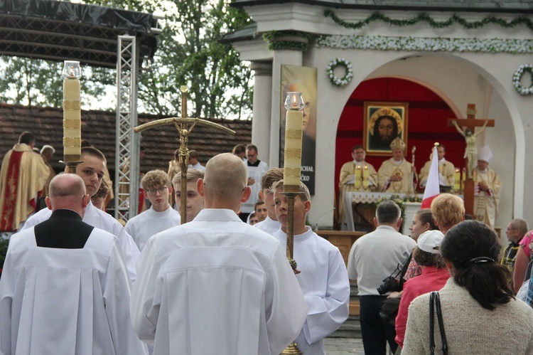 Nowy Sącz. Poświęcenie przemienionej bazyliki