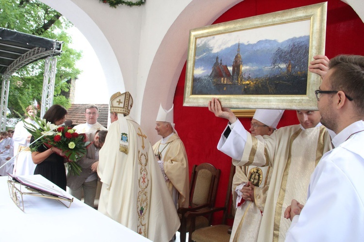 Nowy Sącz. Poświęcenie przemienionej bazyliki