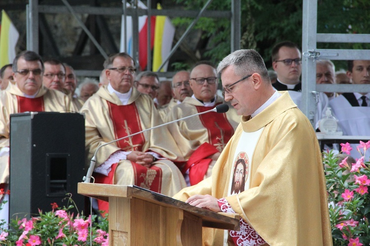 Nowy Sącz. Poświęcenie przemienionej bazyliki