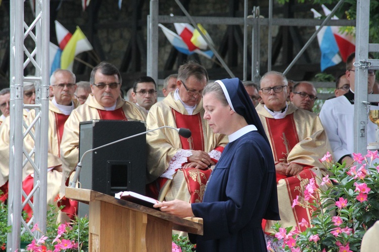 Nowy Sącz. Poświęcenie przemienionej bazyliki