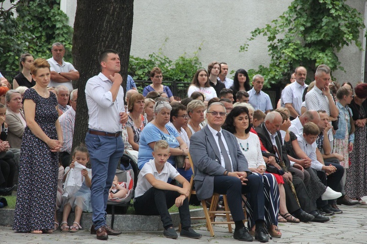 Nowy Sącz. Poświęcenie przemienionej bazyliki