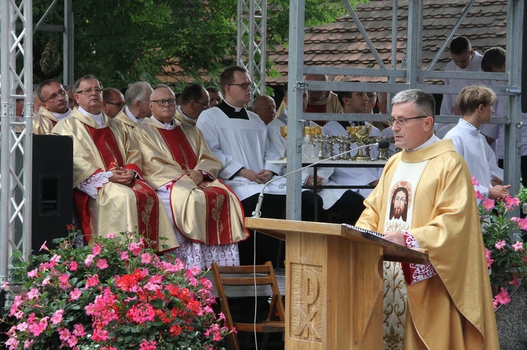 Nowy Sącz. Poświęcenie przemienionej bazyliki