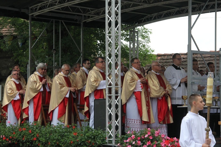 Nowy Sącz. Poświęcenie przemienionej bazyliki