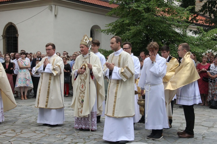 Nowy Sącz. Poświęcenie przemienionej bazyliki