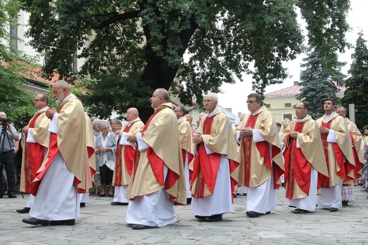 Nowy Sącz. Poświęcenie przemienionej bazyliki