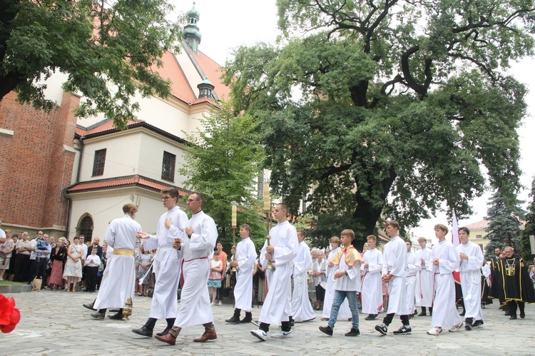 Nowy Sącz. Poświęcenie przemienionej bazyliki