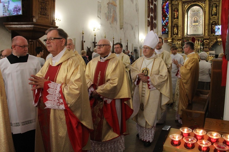 Nowy Sącz. Poświęcenie przemienionej bazyliki