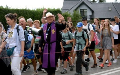 - Chcę dojść do Jasnej Góry ze wszystkimi intencjami, które są wpisane w diecezję radomską - mówi bp Marek Solarczyk.