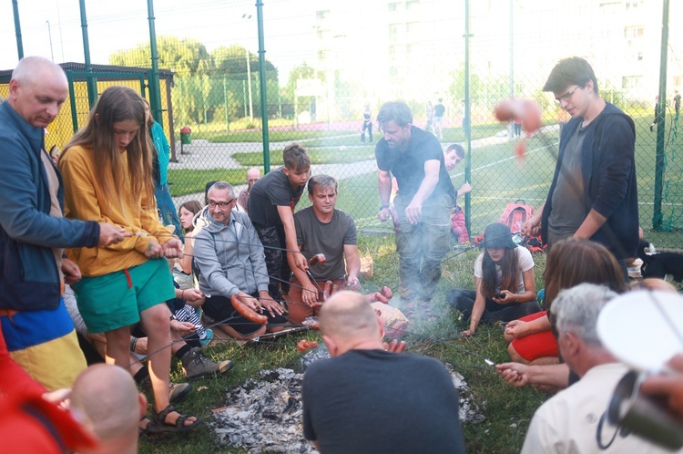 Parafia w drodze. Uczestnicy PMRDiK przyjęli sakramenty wtajemniczenia chrześcijańskiego