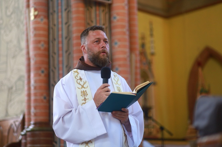 Parafia w drodze. Uczestnicy PMRDiK przyjęli sakramenty wtajemniczenia chrześcijańskiego