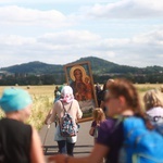 Parafia w drodze. Uczestnicy PMRDiK przyjęli sakramenty wtajemniczenia chrześcijańskiego