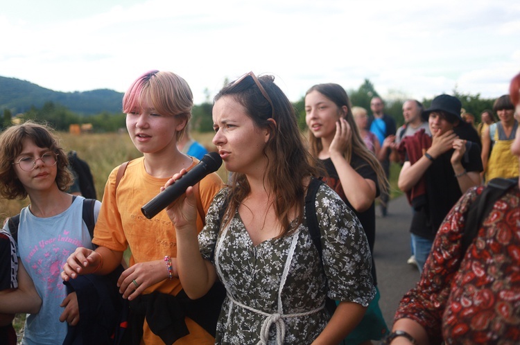 Parafia w drodze. Uczestnicy PMRDiK przyjęli sakramenty wtajemniczenia chrześcijańskiego