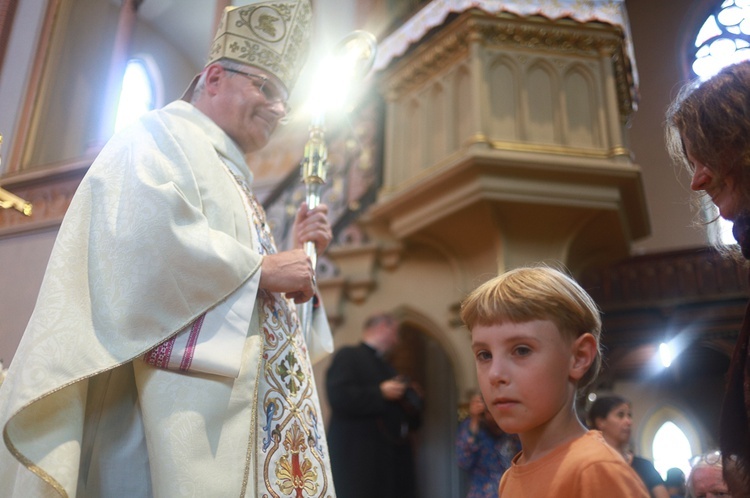 Parafia w drodze. Uczestnicy PMRDiK przyjęli sakramenty wtajemniczenia chrześcijańskiego