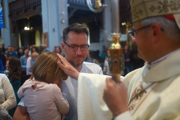 Parafia w drodze. Uczestnicy PMRDiK przyjęli sakramenty wtajemniczenia chrześcijańskiego