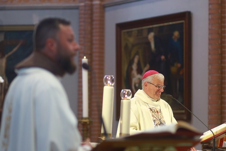 Parafia w drodze. Uczestnicy PMRDiK przyjęli sakramenty wtajemniczenia chrześcijańskiego