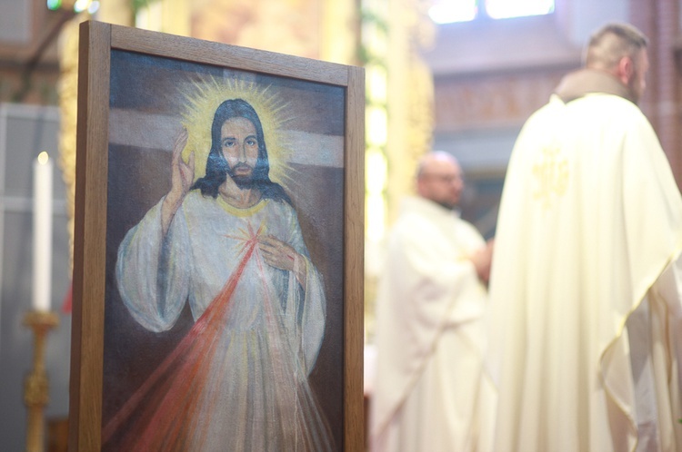 Parafia w drodze. Uczestnicy PMRDiK przyjęli sakramenty wtajemniczenia chrześcijańskiego