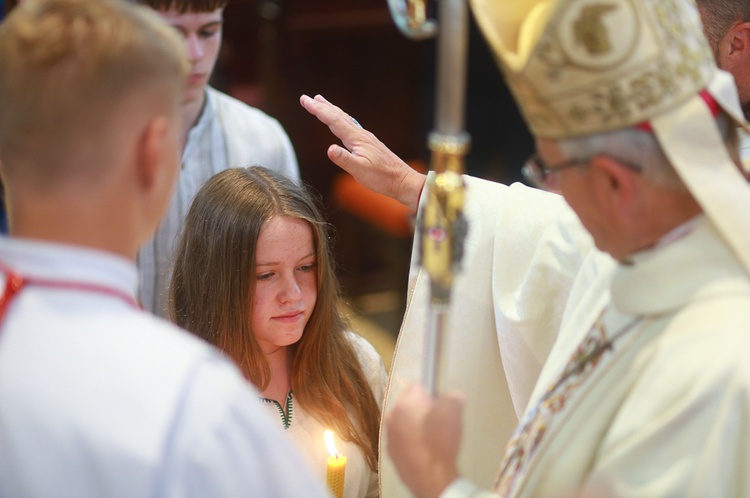 Parafia w drodze. Uczestnicy PMRDiK przyjęli sakramenty wtajemniczenia chrześcijańskiego