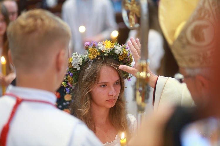 Parafia w drodze. Uczestnicy PMRDiK przyjęli sakramenty wtajemniczenia chrześcijańskiego