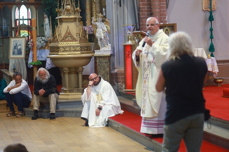 Parafia w drodze. Uczestnicy PMRDiK przyjęli sakramenty wtajemniczenia chrześcijańskiego